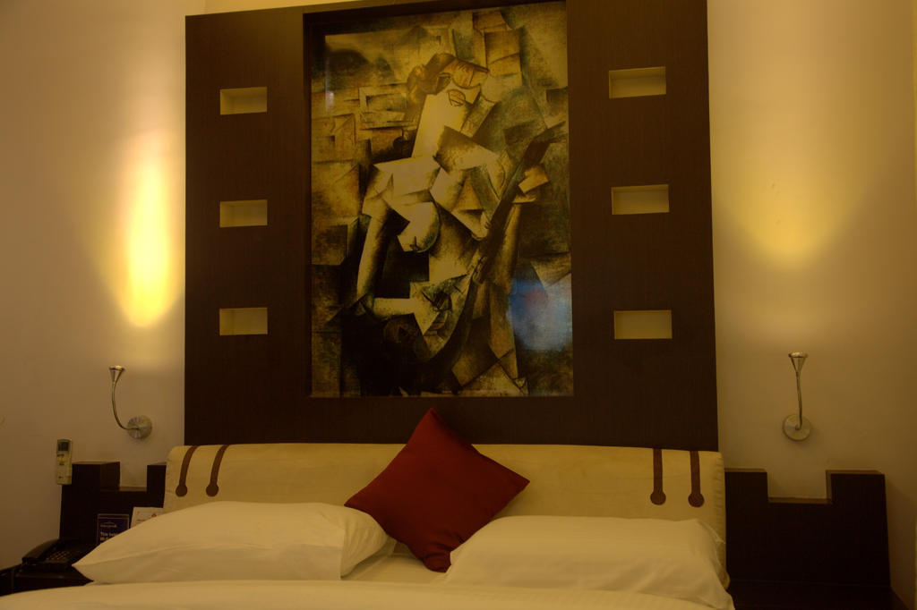 Hotel Gokulam Park Chennai Exterior photo