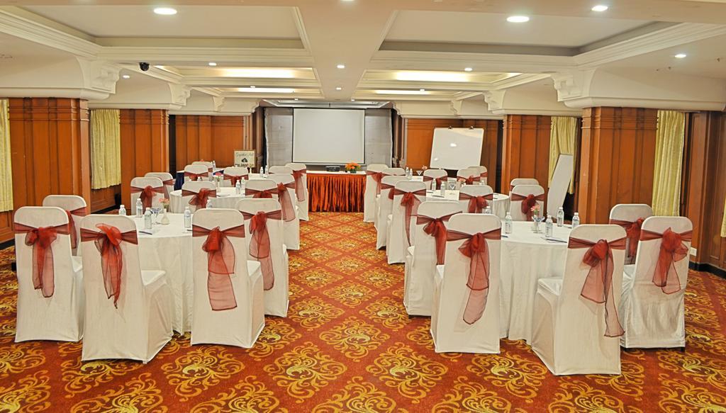 Hotel Gokulam Park Chennai Exterior photo