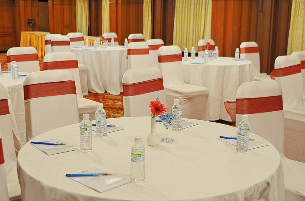 Hotel Gokulam Park Chennai Exterior photo
