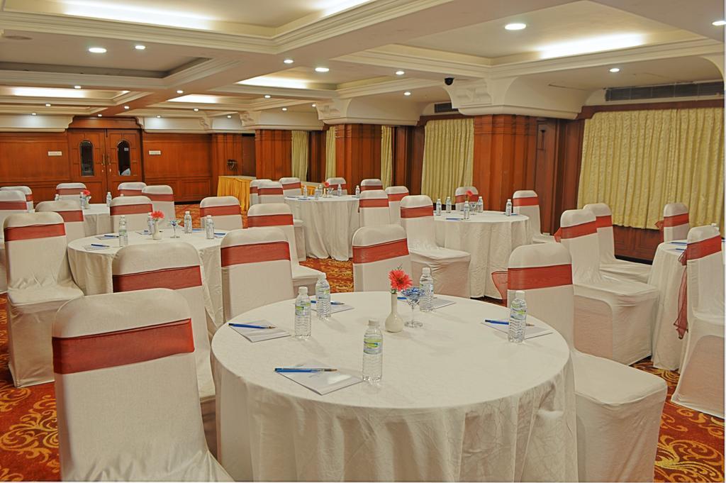 Hotel Gokulam Park Chennai Exterior photo